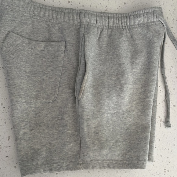 Sold Out
Land Rover Gray Core Fleece Sweat Shorts - Picture 6 of 7